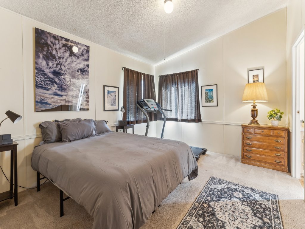 03-353  Lincoln Lodge Vacation Rental in California - RedAwning