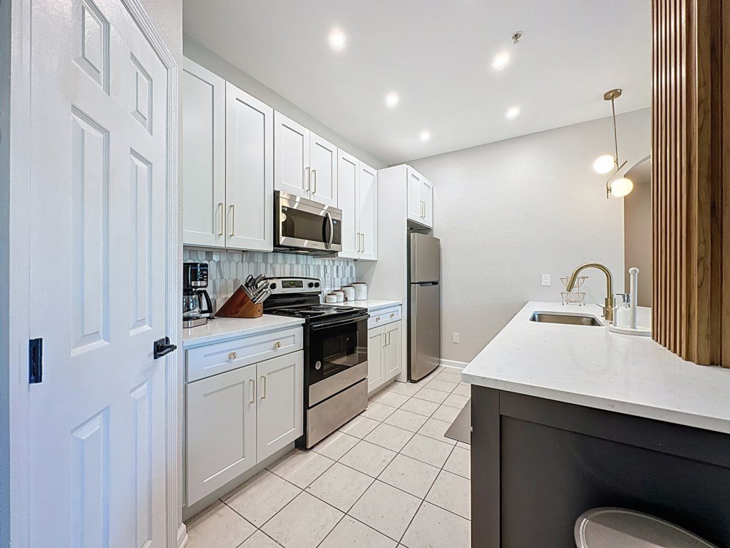 Beautiful Three bed condo, Minutes from Disney Vacation Rental in Kissimmee - RedAwning