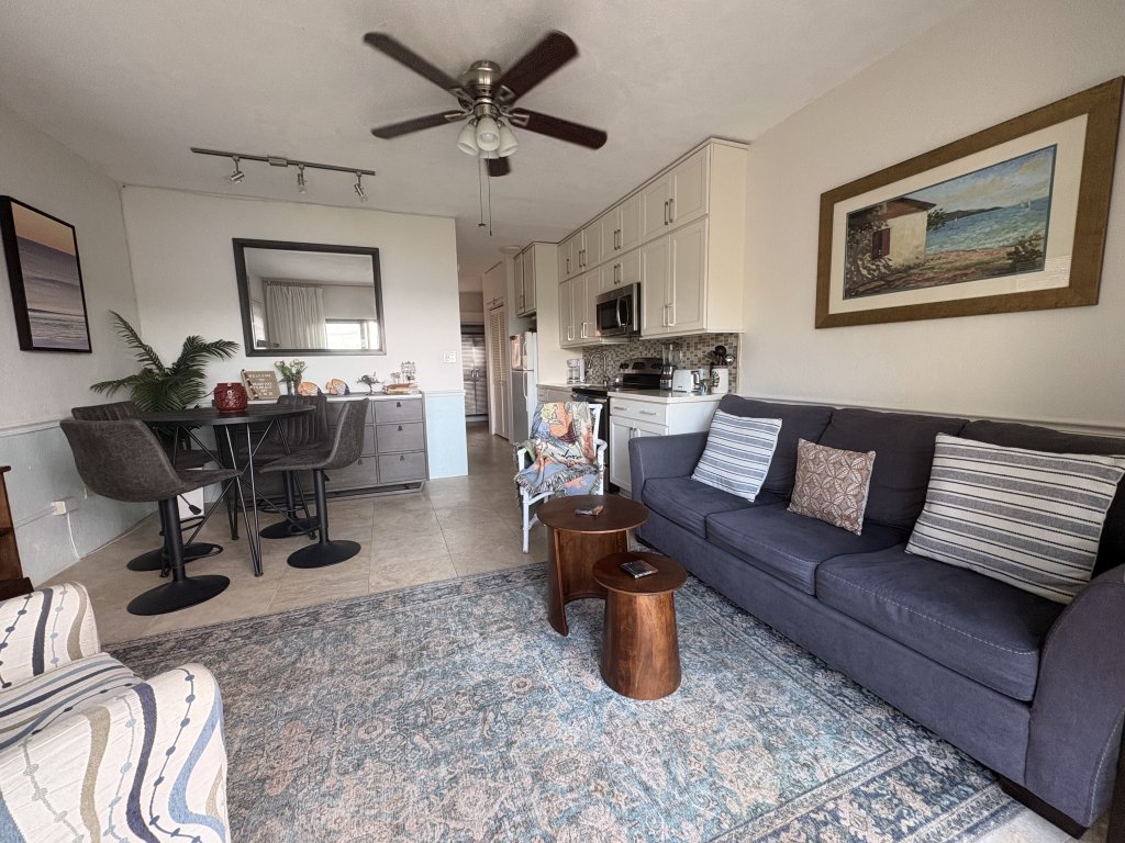 F3 Vacation Rental - RedAwning