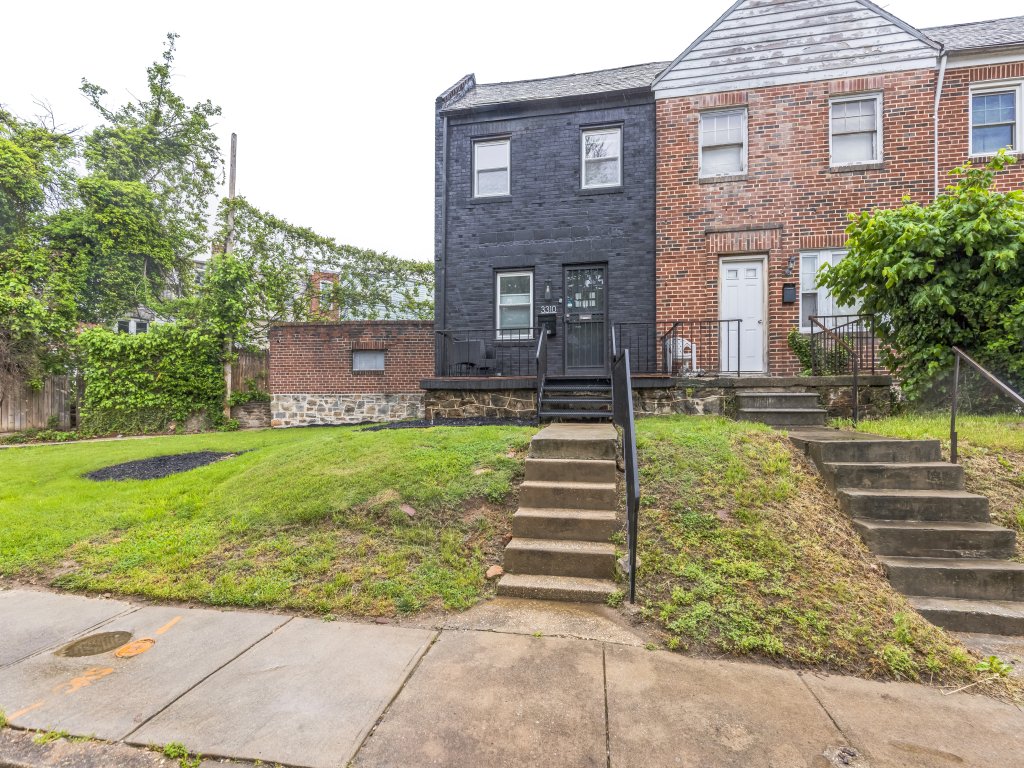 Cozy Getaway Quiet Neighborhood Near DT Vacation Rental in Maryland - RedAwning