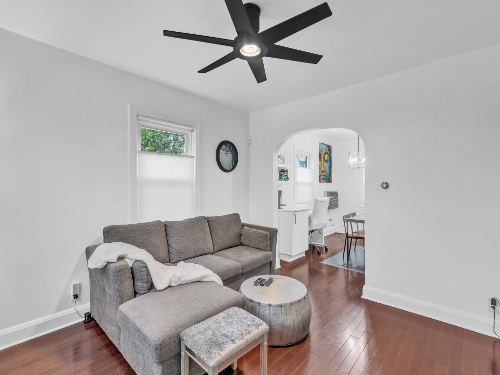Cozy Getaway Quiet Neighborhood Near DT Vacation Rental in Maryland - RedAwning