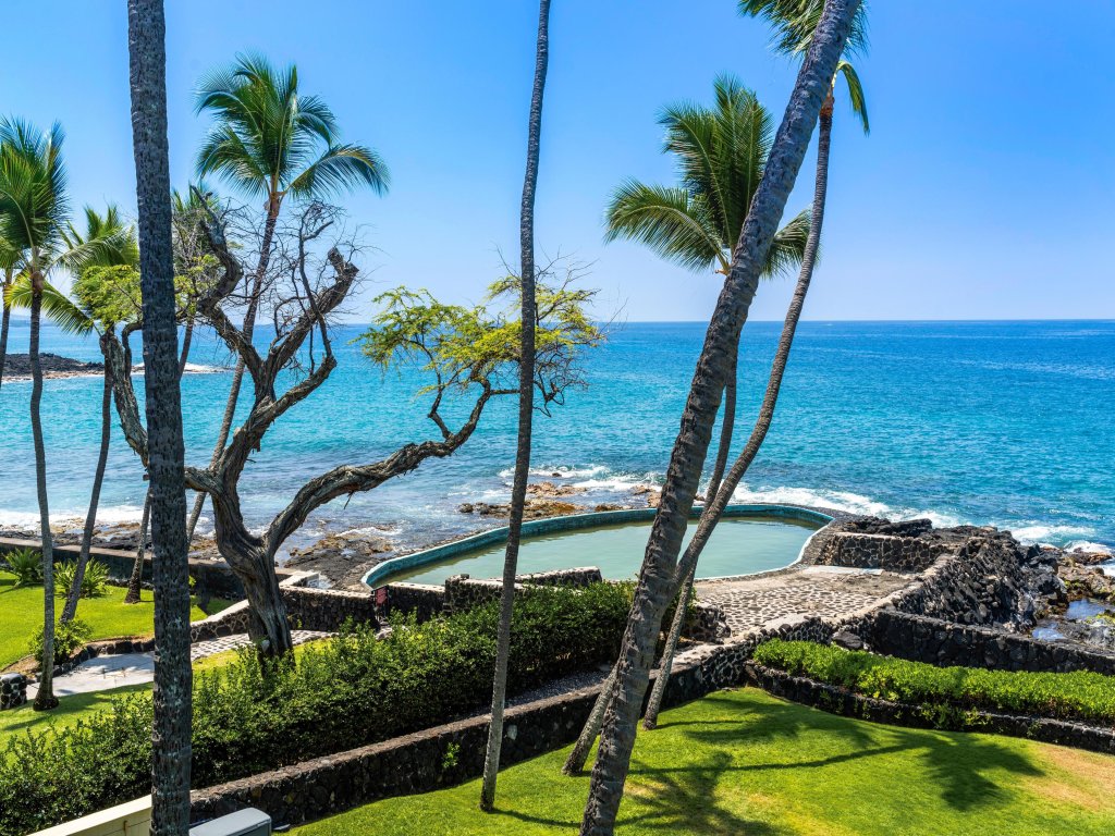 Big Island Kona Isle E32 Vacation Rental in Kailua-Kona - RedAwning