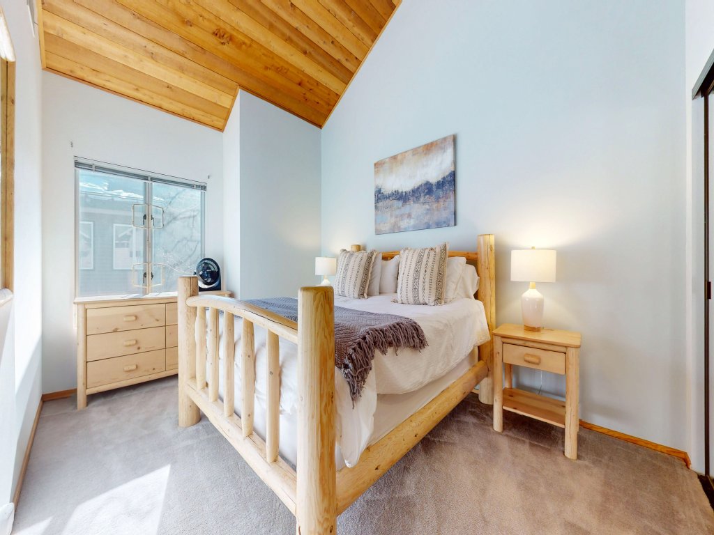 Snowcreek IV #594 Vacation Rental in Mammoth Lakes - RedAwning