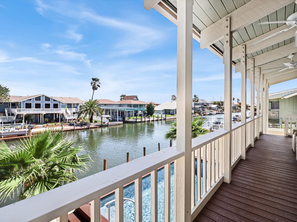 Bon Bini Vacation Rental in Texas - RedAwning