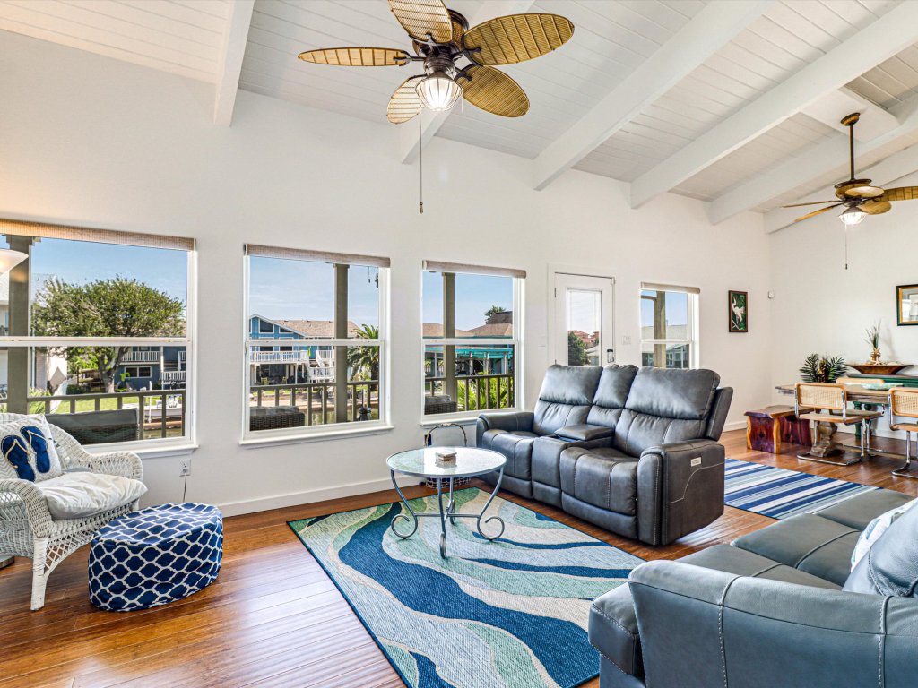 Bon Bini Vacation Rental in Texas - RedAwning