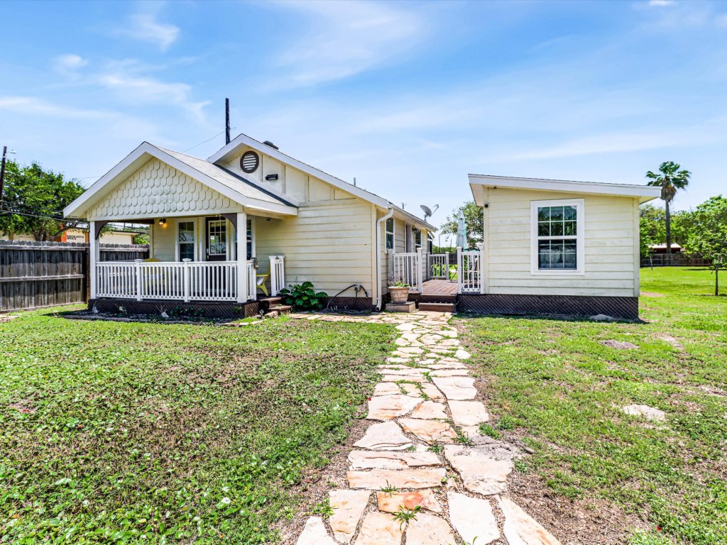 Wahini Wave  AP761 Vacation Rental in Texas - RedAwning