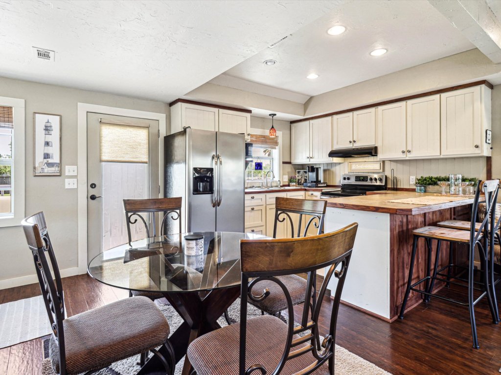 Wahini Wave  AP761 Vacation Rental in Texas - RedAwning