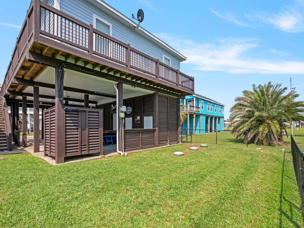 Outlaw's Inn Vacation Rental in Texas - RedAwning