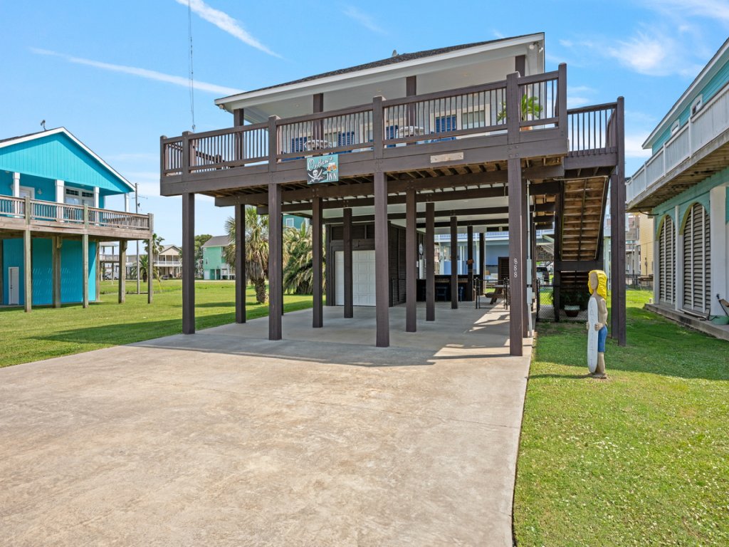 Outlaw's Inn Vacation Rental in Texas - RedAwning