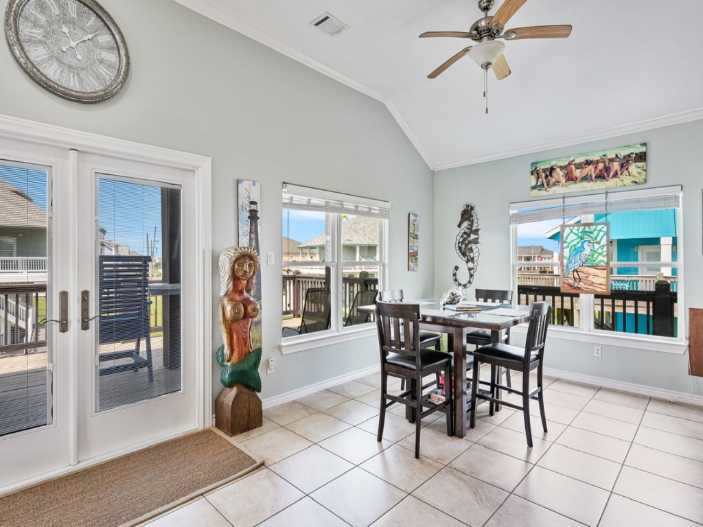 Outlaw's Inn Vacation Rental in Texas - RedAwning