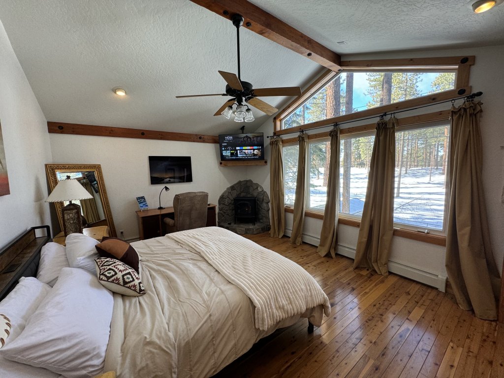 Sundown Lodge Vacation Rental in Stateline - RedAwning