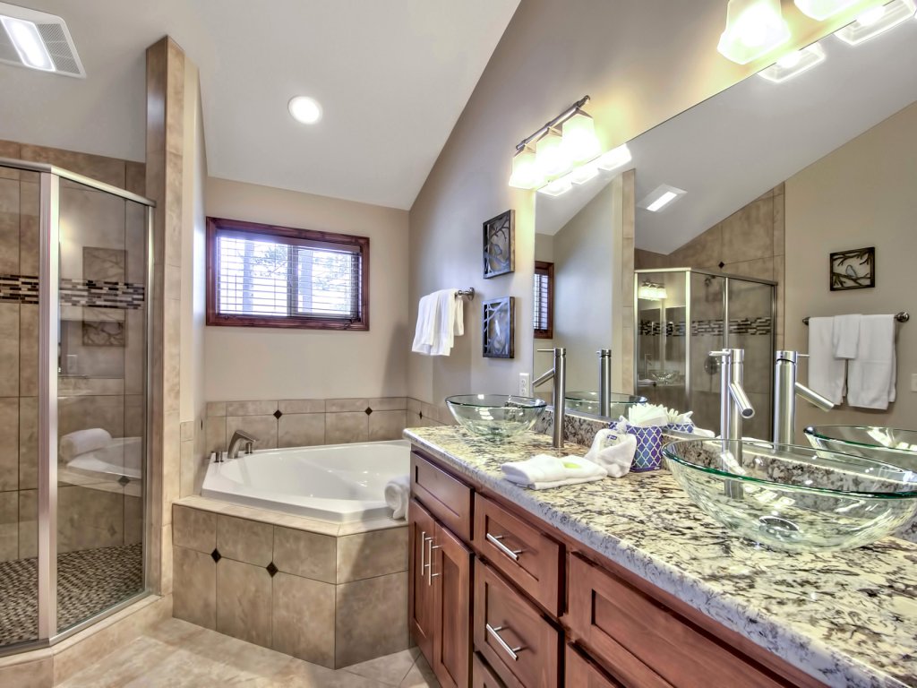 Conifer Chalet Vacation Rental in California - RedAwning