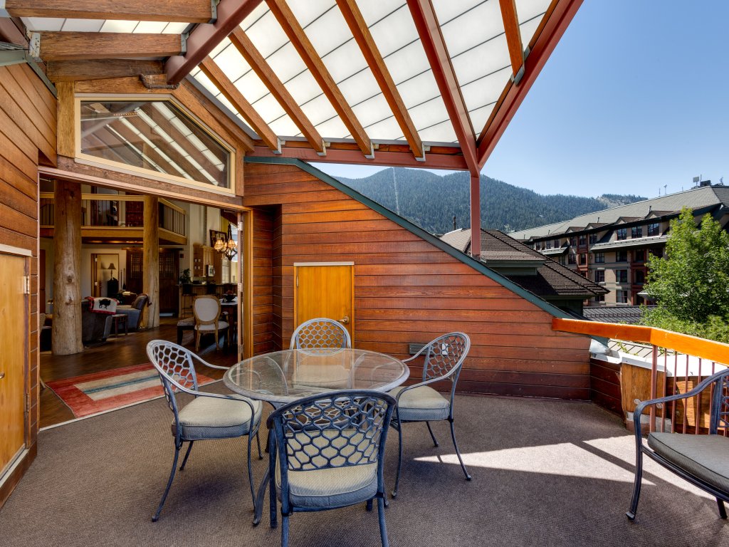 Downtown Penthouse Vacation Rental in California - RedAwning