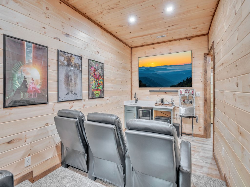 ER62 - Smoky Splash Getaway Vacation Rental in Pigeon Forge - RedAwning