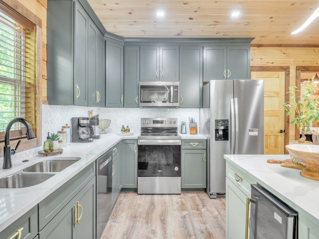 ER62 - Smoky Splash Getaway Vacation Rental in Pigeon Forge - RedAwning