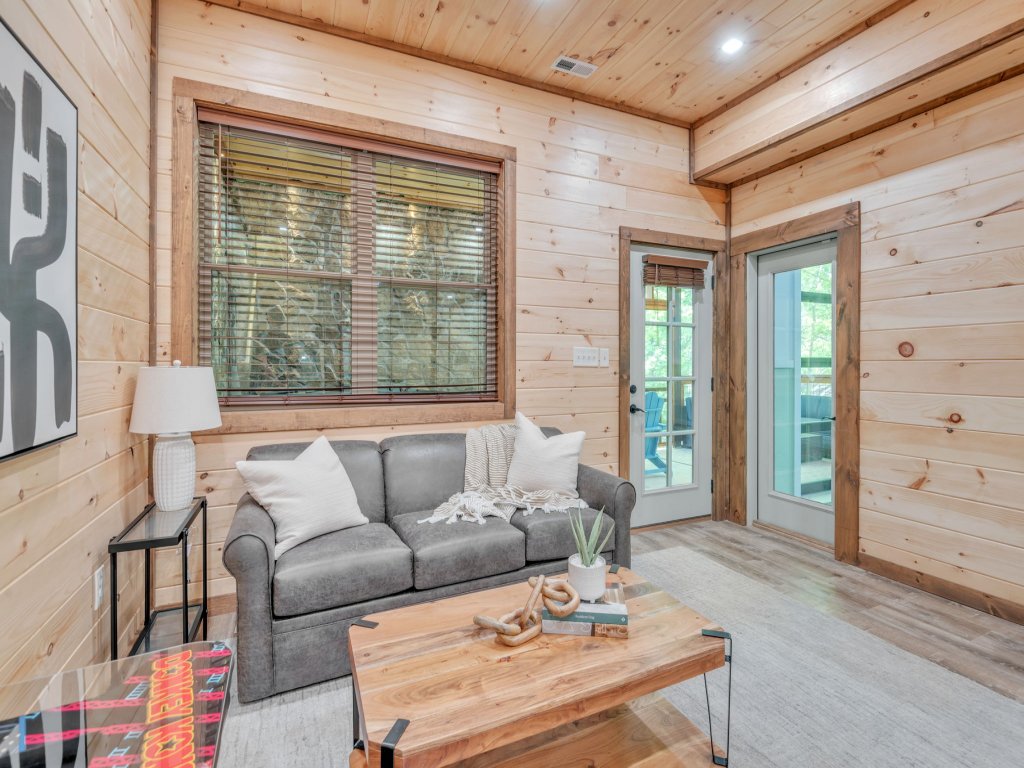ER62 - Smoky Splash Getaway Vacation Rental in Pigeon Forge - RedAwning