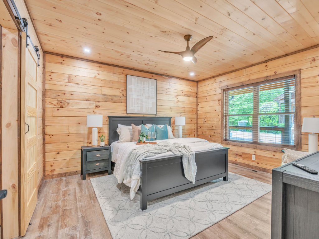 ER62 - Smoky Splash Getaway Vacation Rental in Pigeon Forge - RedAwning