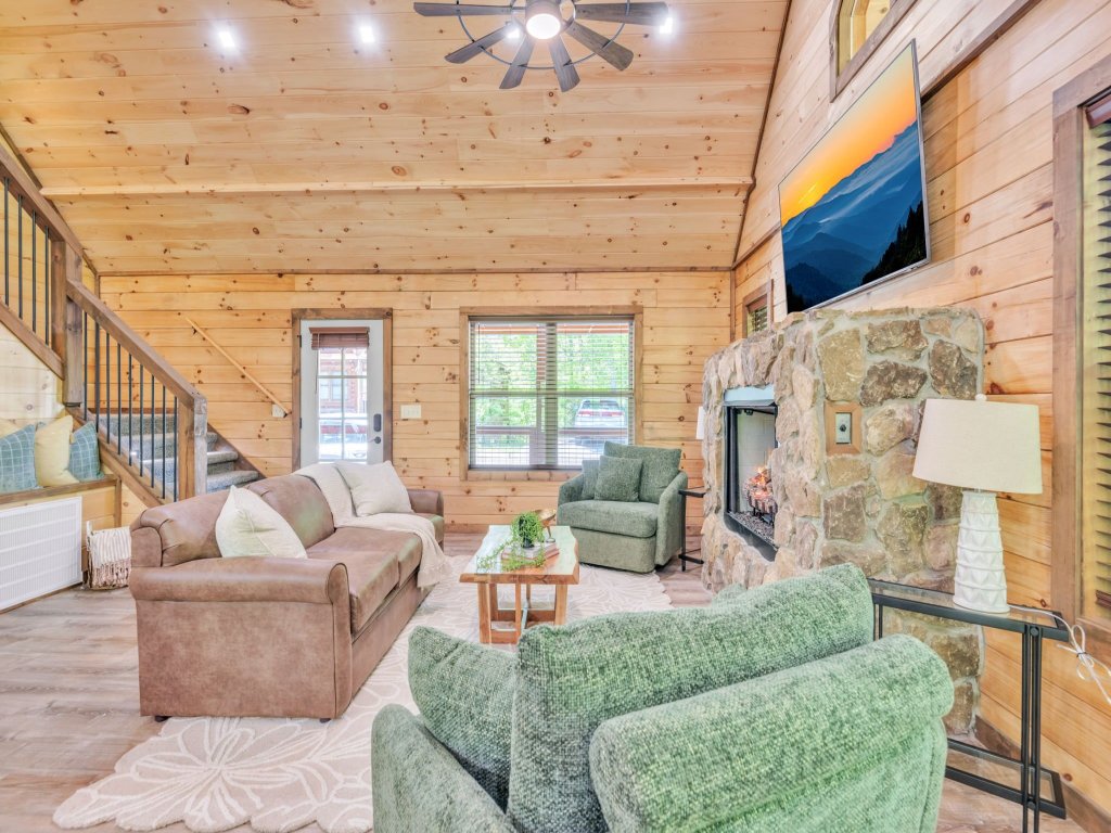 ER62 - Smoky Splash Getaway Vacation Rental in Pigeon Forge - RedAwning