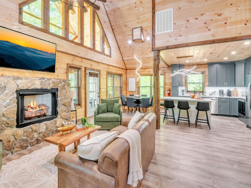 ER62 - Smoky Splash Getaway Vacation Rental in Pigeon Forge - RedAwning