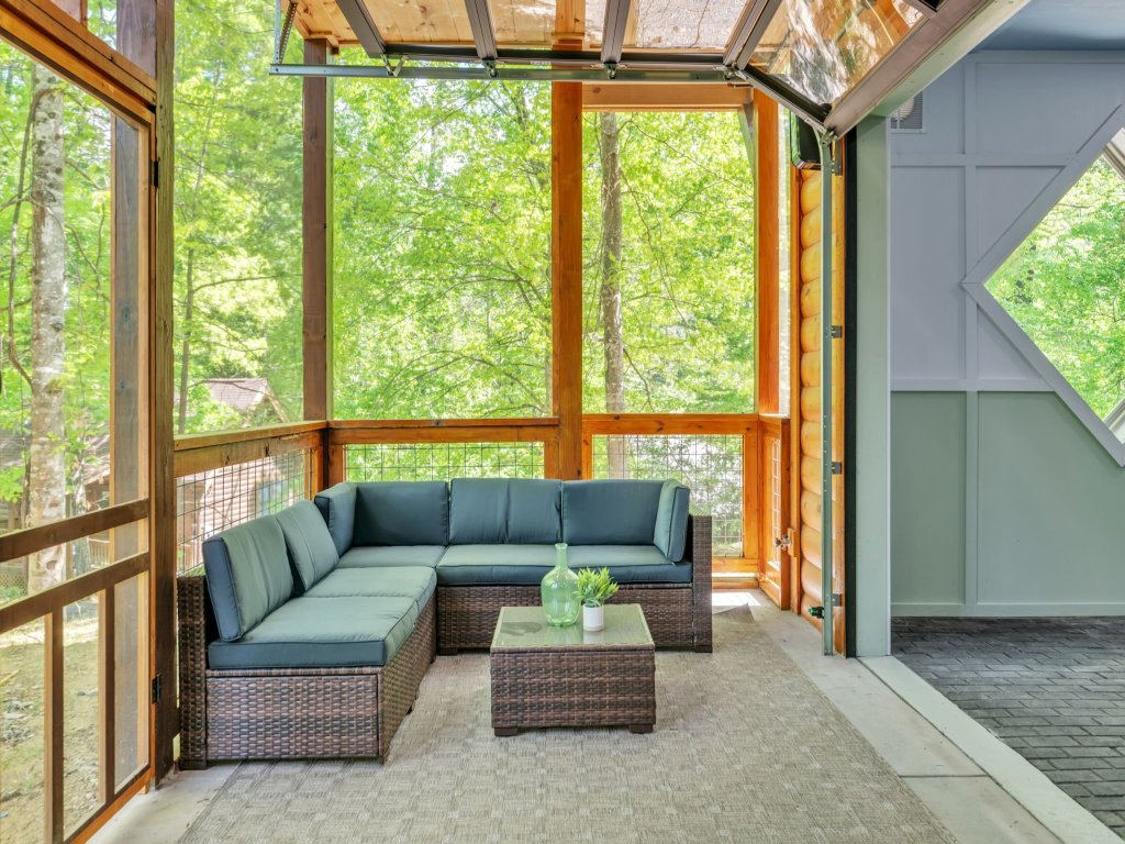 ER62 - Smoky Splash Getaway Vacation Rental in Pigeon Forge - RedAwning