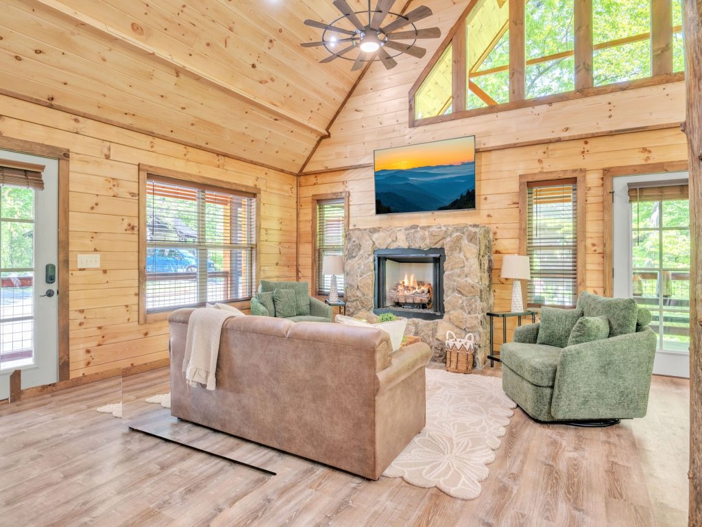 ER62 - Smoky Splash Getaway Vacation Rental in Pigeon Forge - RedAwning