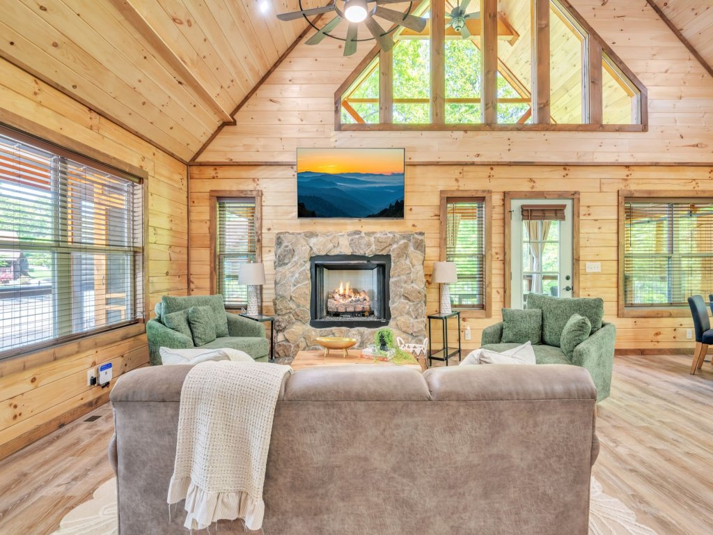 ER62 - Smoky Splash Getaway Vacation Rental in Pigeon Forge - RedAwning