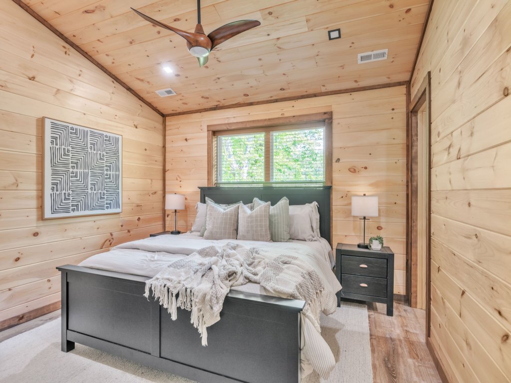 ER62 - Smoky Splash Getaway Vacation Rental in Pigeon Forge - RedAwning