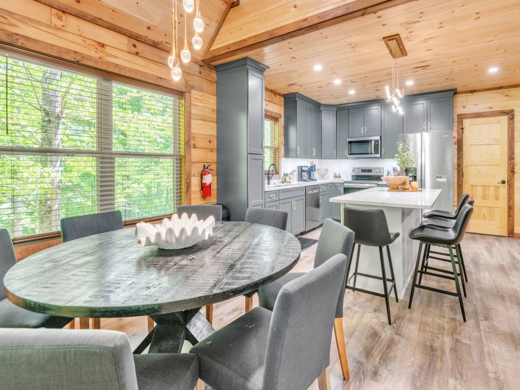 ER62 - Smoky Splash Getaway Vacation Rental in Pigeon Forge - RedAwning