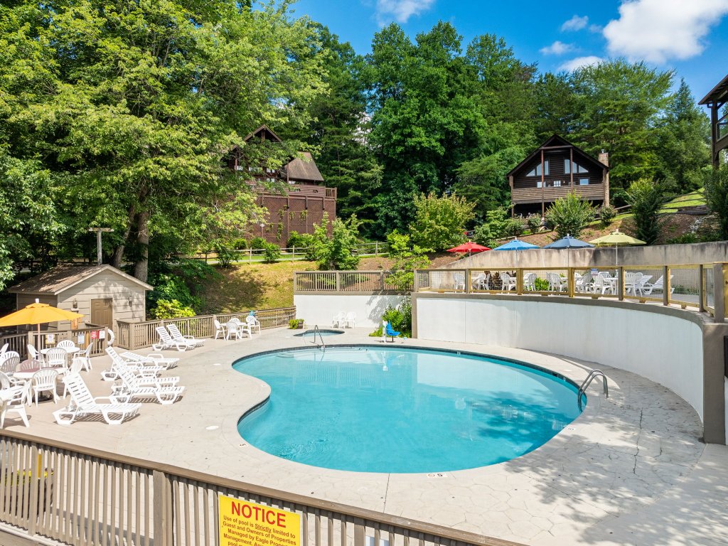 ER62 - Smoky Splash Getaway Vacation Rental in Pigeon Forge - RedAwning