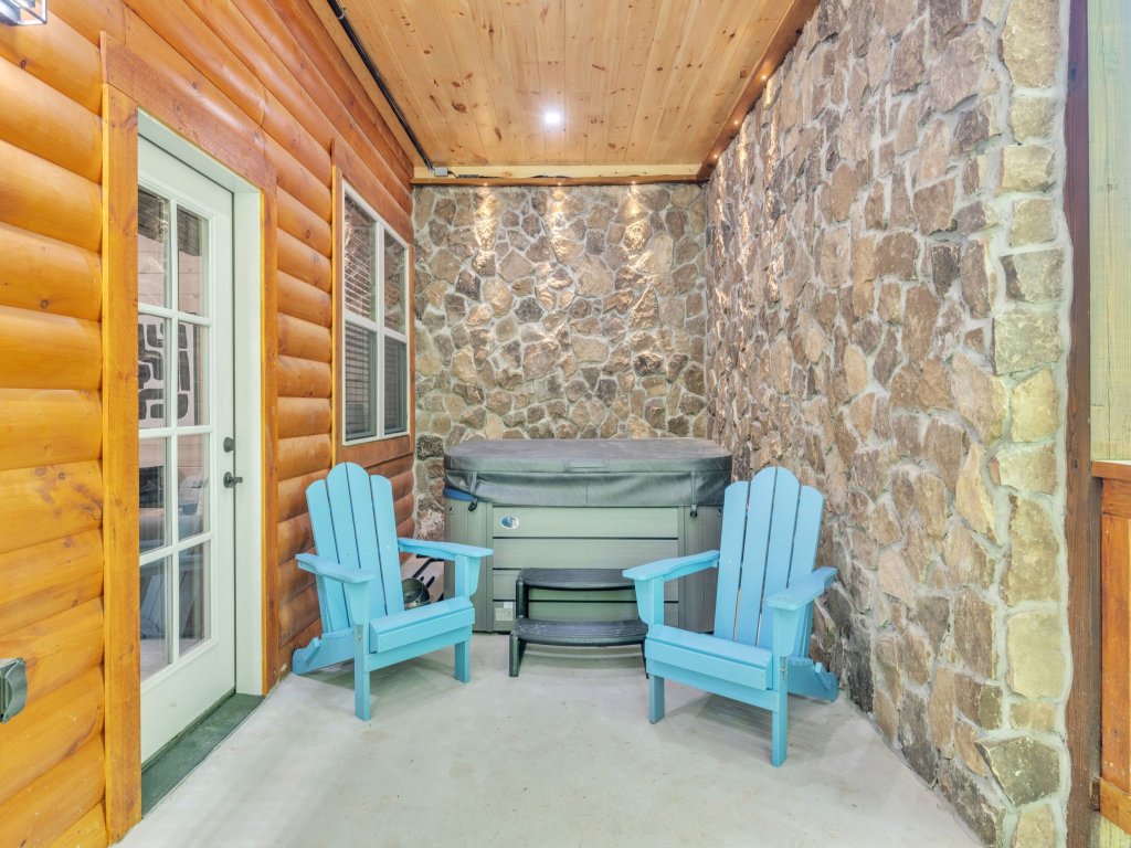 ER62 - Smoky Splash Getaway Vacation Rental in Pigeon Forge - RedAwning