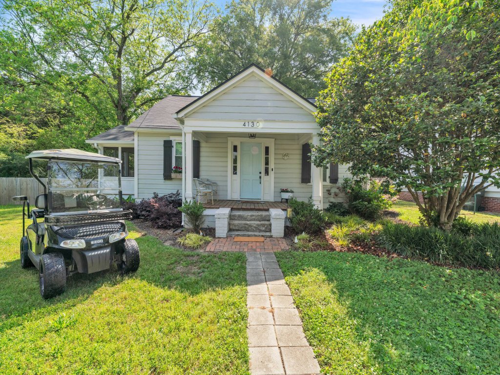 Bungalow off Floyd St with golf cart Vacation Rental in Georgia - RedAwning