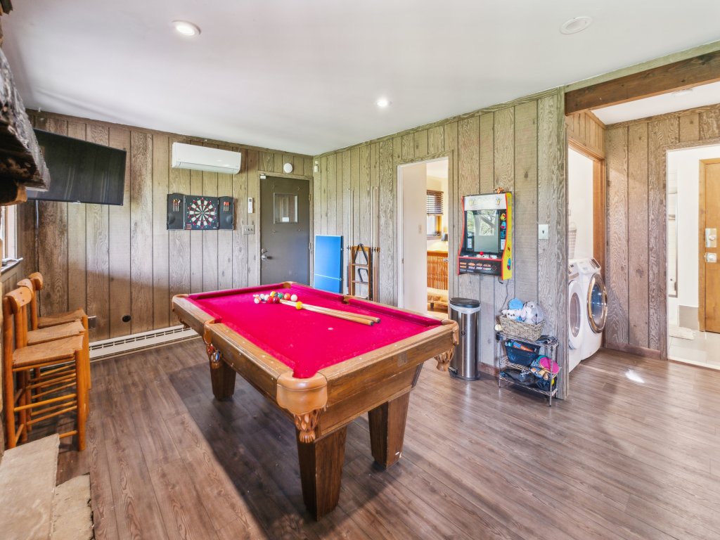 Charming Porter House in the heart of the Poconos Vacation Rental in East Stroudsburg - RedAwning