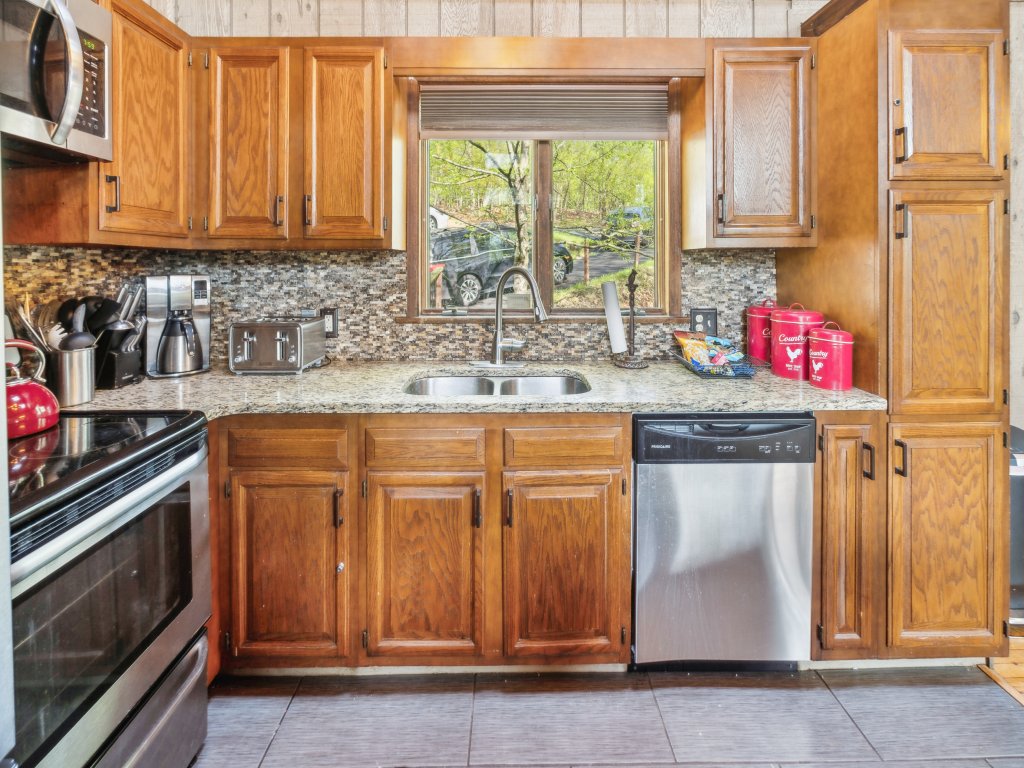 Charming Porter House in the heart of the Poconos Vacation Rental in East Stroudsburg - RedAwning