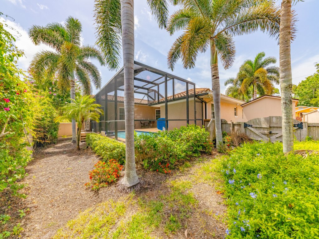 Sapphire Shores Vacation Rental in Sarasota - RedAwning