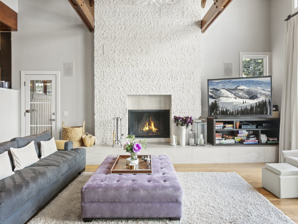 6977 Silver Lake Drive - 5 Bedroom Private Home with Hot Tub Vacation Rental in Park City - RedAwning