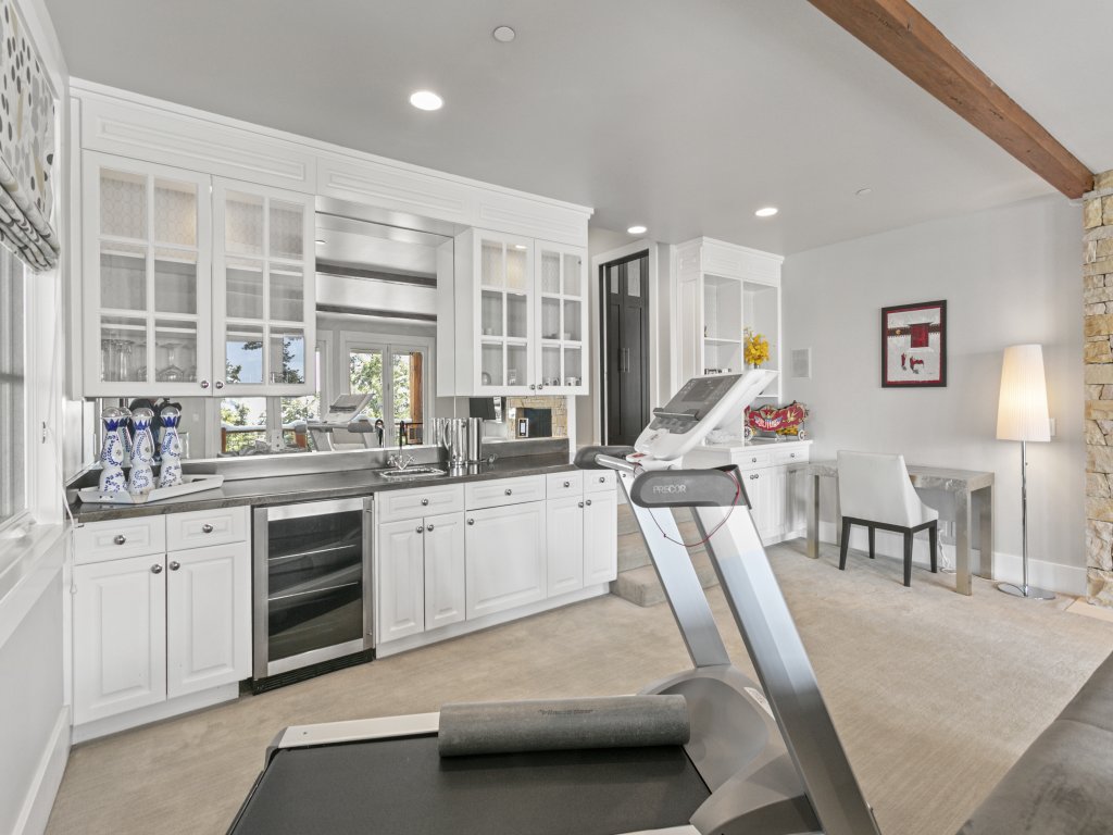 6977 Silver Lake Drive - 5 Bedroom Private Home with Hot Tub Vacation Rental in Park City - RedAwning