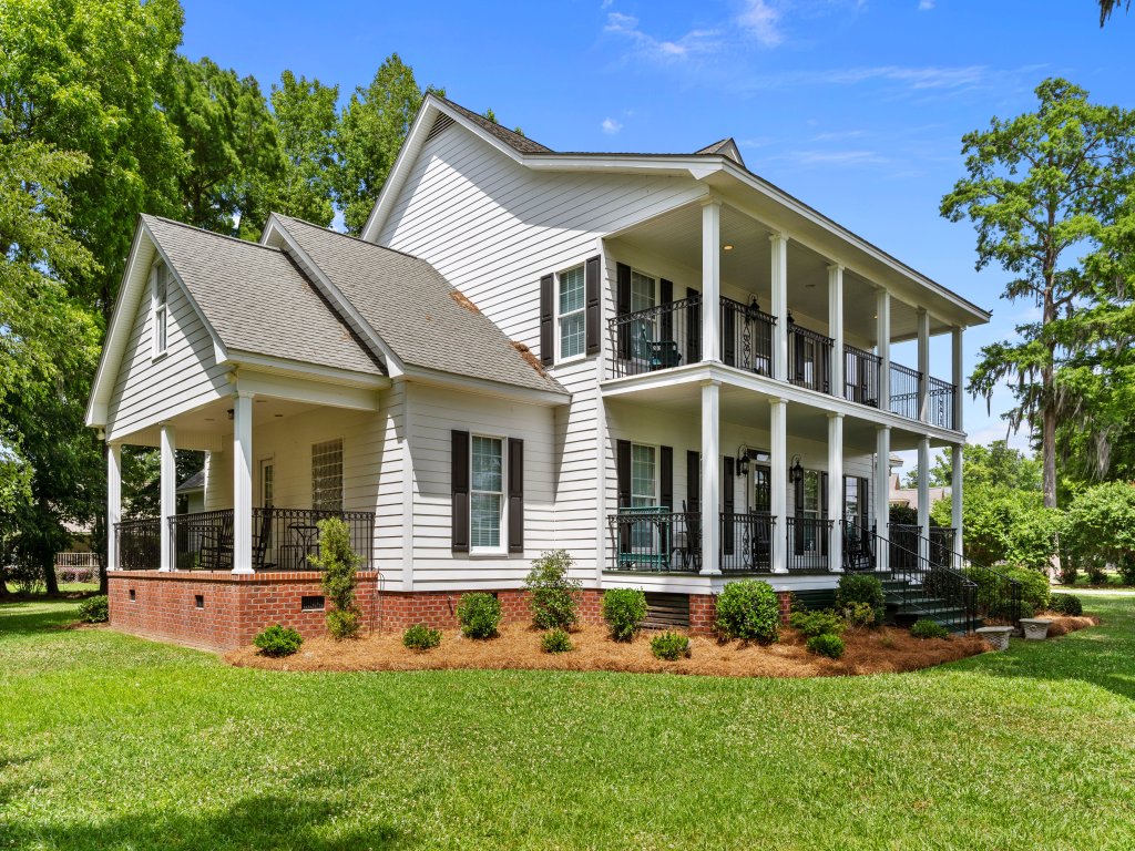 Spacious Lakefront home with a private pier located on the tranquil Lake Waccamaw (Lake Escape) Vacation Rental in North Carolina - RedAwning