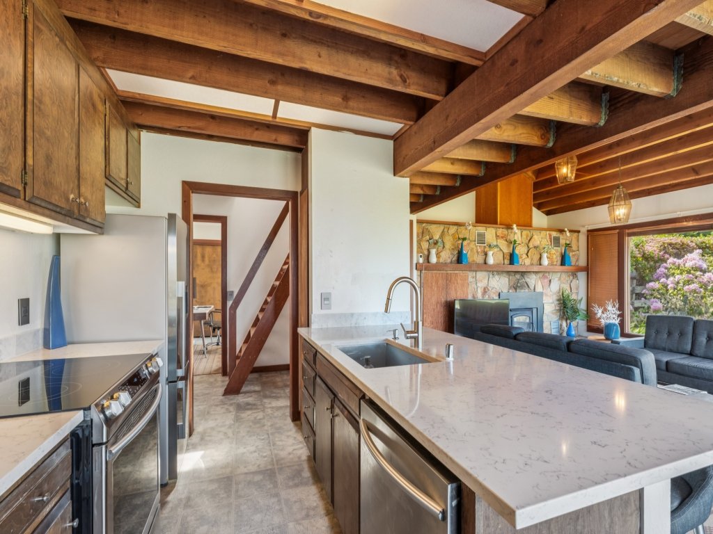 Irish Beach Gem Scenic Views & BBQ Yard Vacation Rental in California - RedAwning