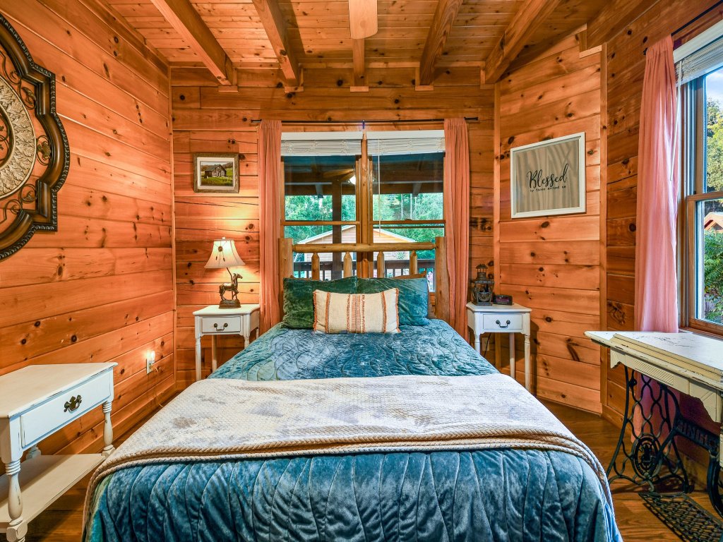 Blackberry Bliss Vacation Rental in Pigeon Forge - RedAwning