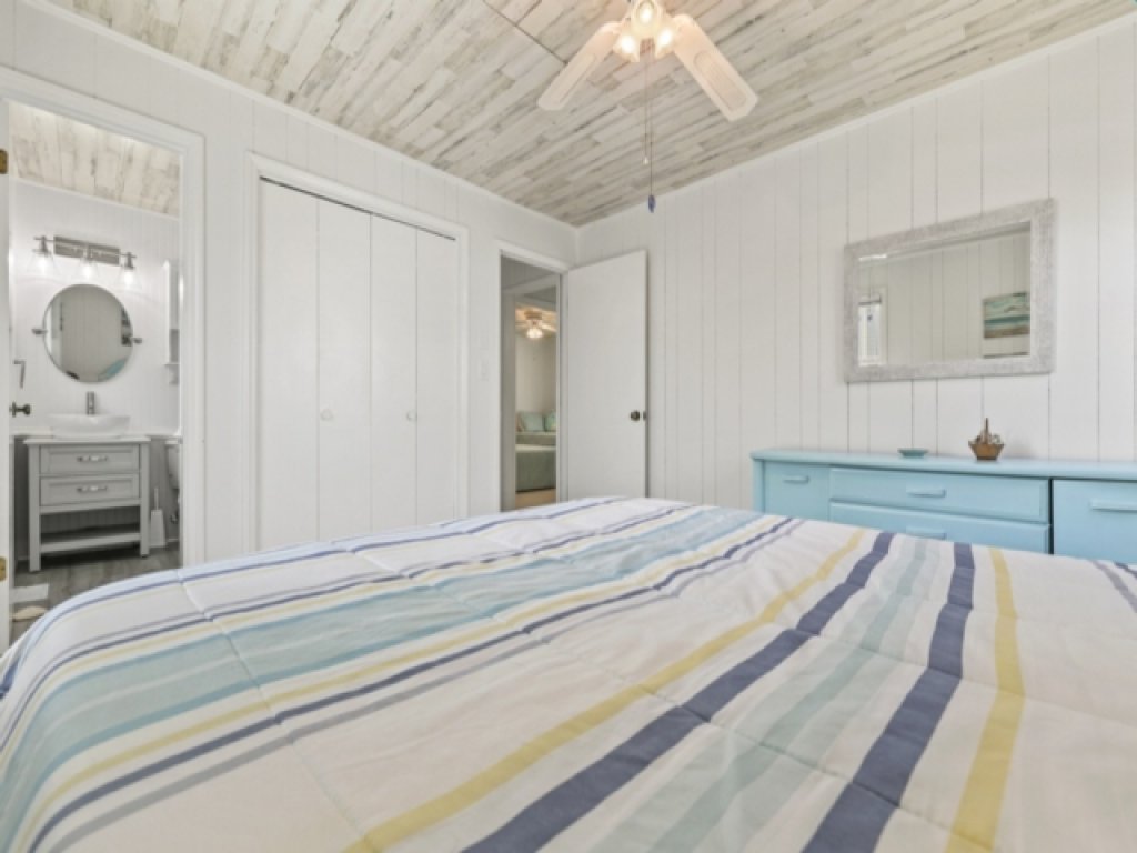 Shell Shack- 3bed 2 bath Home Vacation Rental in North Carolina - RedAwning