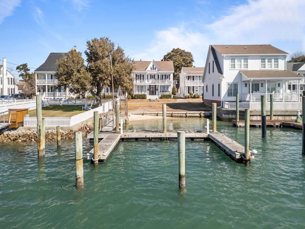 Condo on Front Vacation Rental in North Carolina - RedAwning