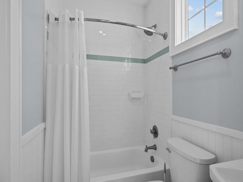 Exhibit E Vacation Rental in North Carolina - RedAwning