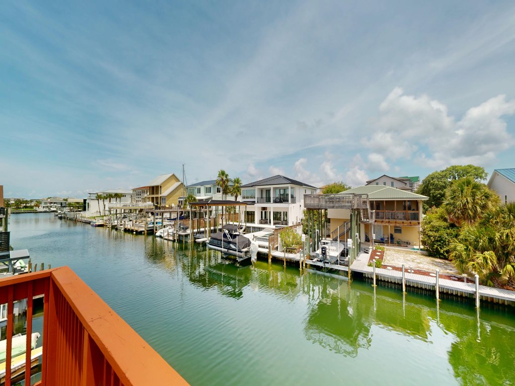 Canal Breeze Cottage Vacation Rental in Destin - RedAwning