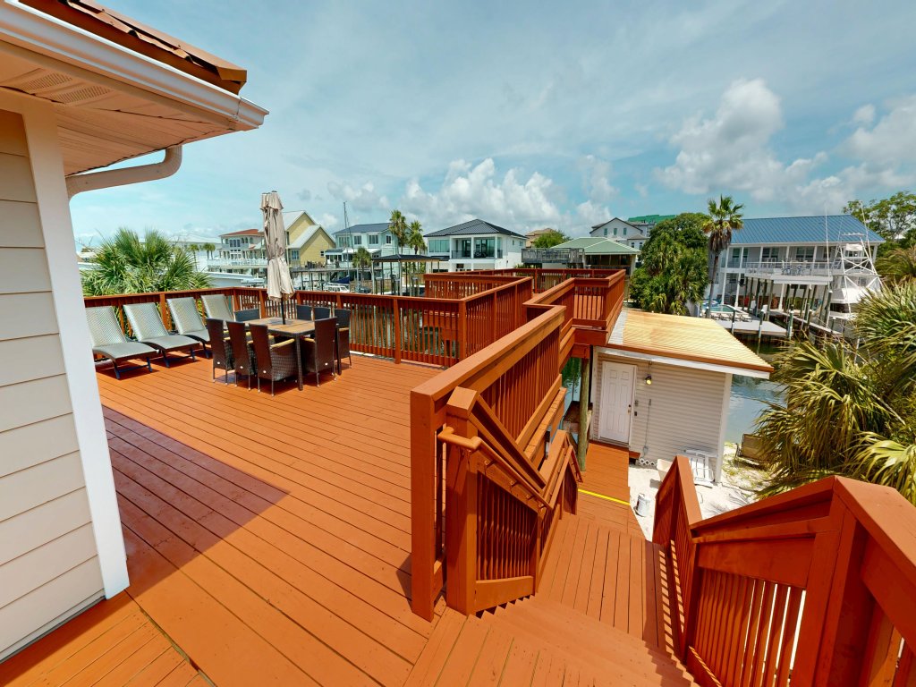 Canal Breeze Cottage Vacation Rental in Destin - RedAwning