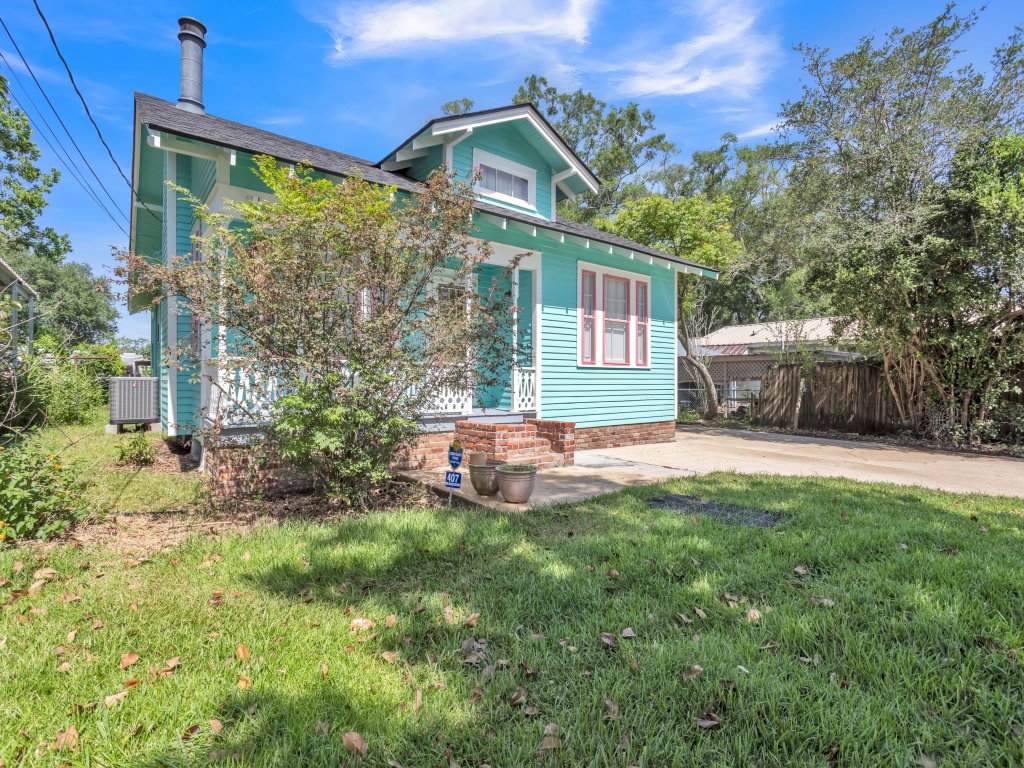 Retro Revival with Modern Comfort - A Mid-Century Gem in Gonzales LA Vacation Rental in Louisiana - RedAwning