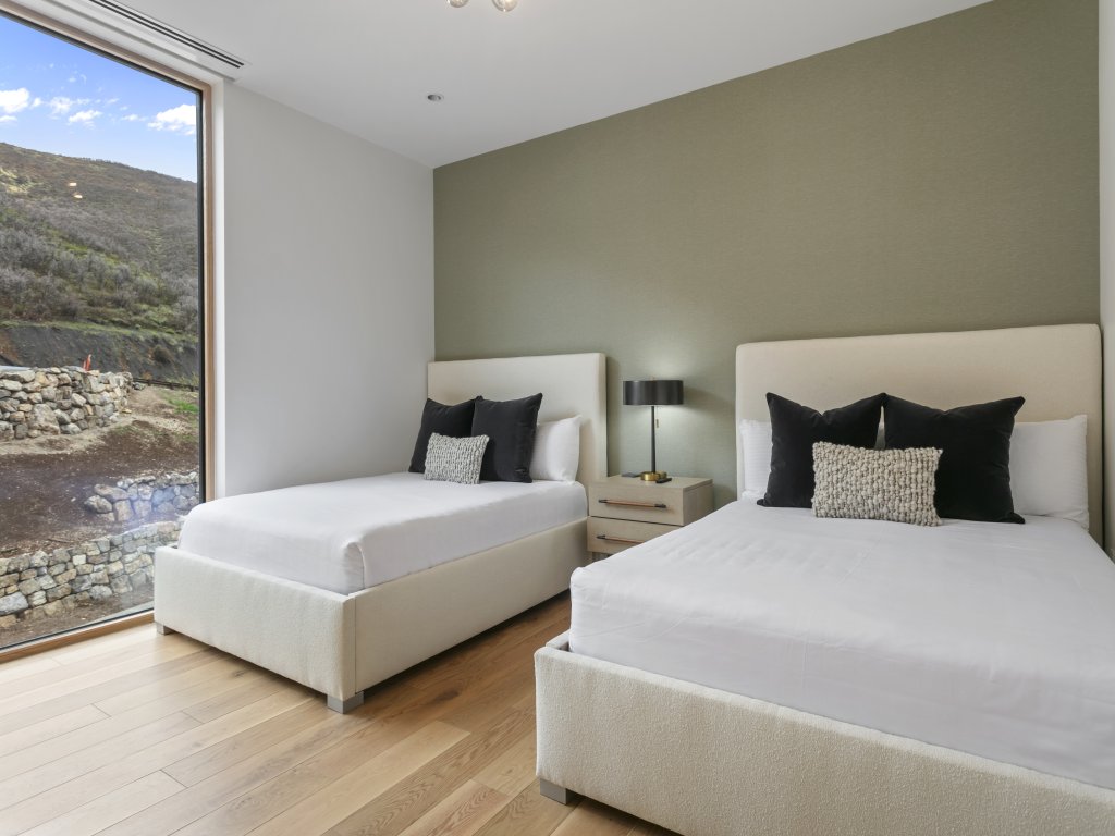 1504 Founders Place - Three Bedroom Deluxe Vacation Rental in Park City - RedAwning