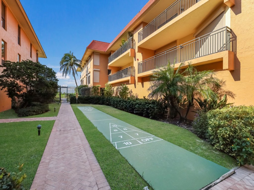 Playa Encantada 106 Vacation Rental in Holmes Beach - RedAwning