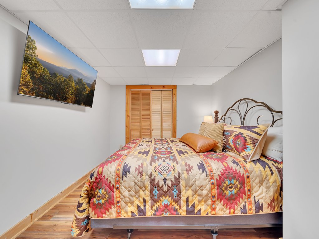 ER43 - Tulip Tree Vacation Rental in Pigeon Forge - RedAwning