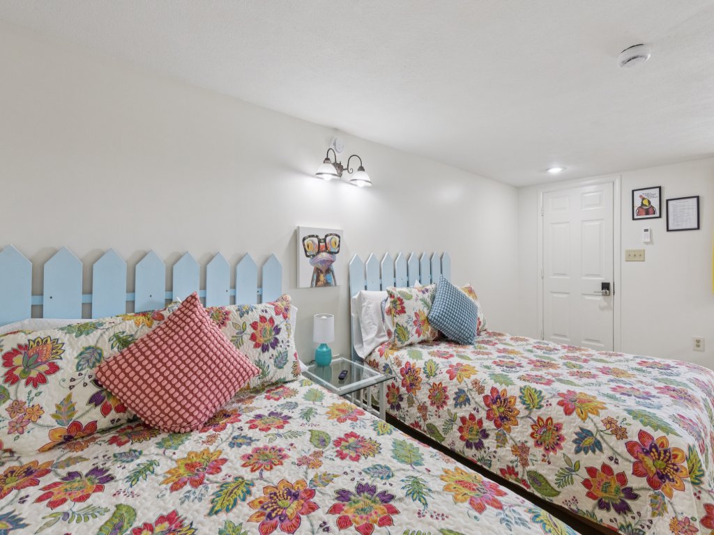 Dave's Last Resort Poolside - Long Stay Discount - Charming Cabin 1 Vacation Rental in US - RedAwning