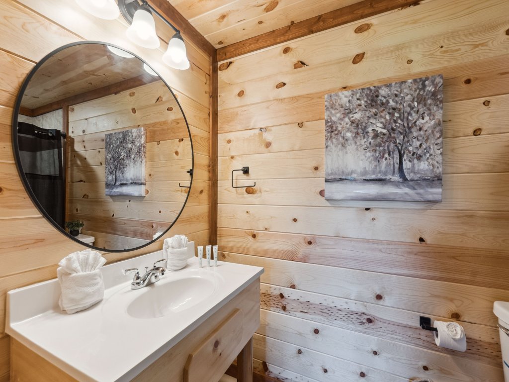Splash Mountain Lodge Vacation Rental in Sevierville - RedAwning